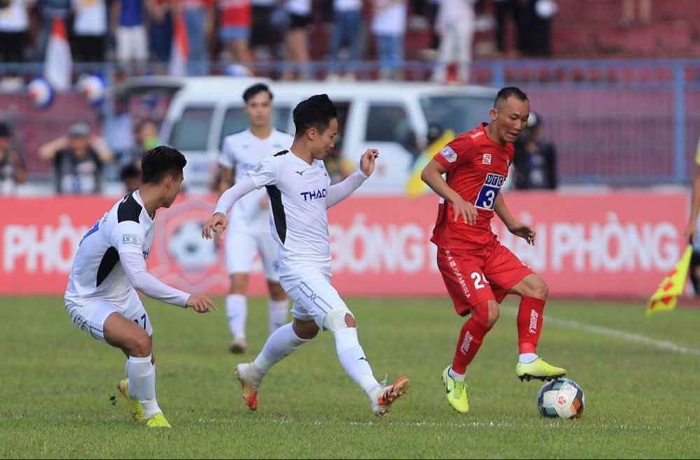 Văn Thanh bị phạm lỗi thô bạo, NHM 