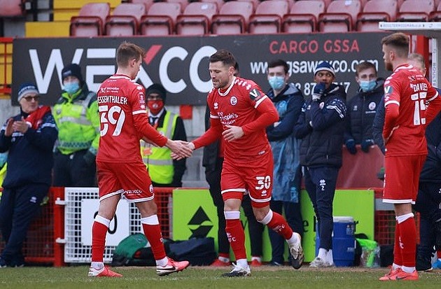 Mark Wright lives football dream with FA Cup triumph in Crawley's thrashing of Leeds - Bóng Đá