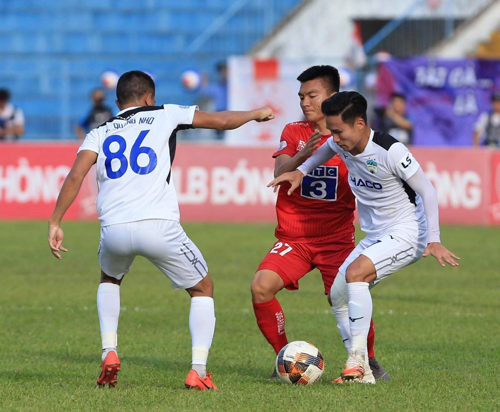 Văn Thanh bị phạm lỗi thô bạo, NHM 