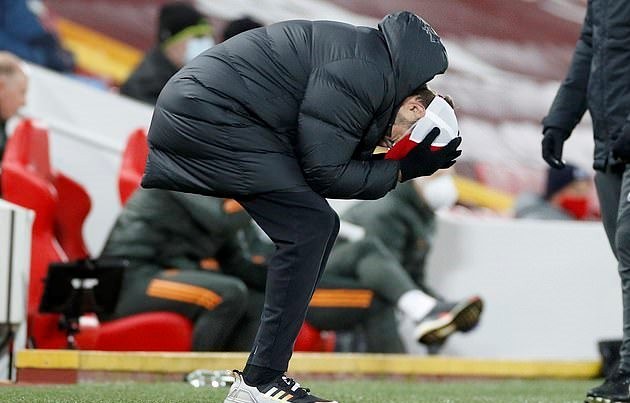 Jurgen Klopp hits out at 'world-class' Manchester United for defending 'deep in the box and only counter-attacking' - Bóng Đá