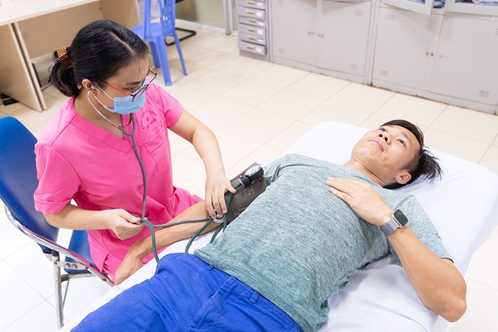 Hoàn tất kiểm tra y tế, Lê Tấn Tài sẽ đá trận đại chiến TP.HCM vs Hà Nội? - Bóng Đá