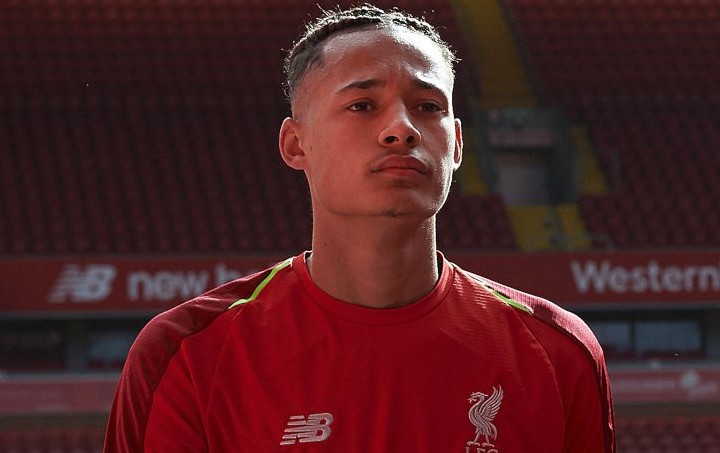 CĐV đáp trả màn 