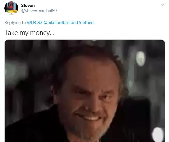 CĐV Liverpool ngất ngay trước 