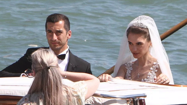 Điểm lại những đám cưới rình rang của các ngôi sao trong Hè này  - Bóng Đá