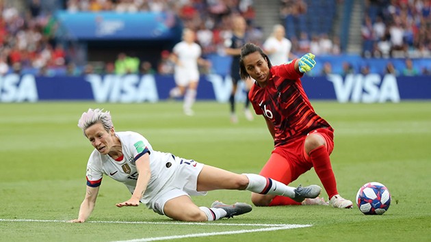 ảnh trận: Nữ Pháp - Mỹ (sáng lên) - Bóng Đá