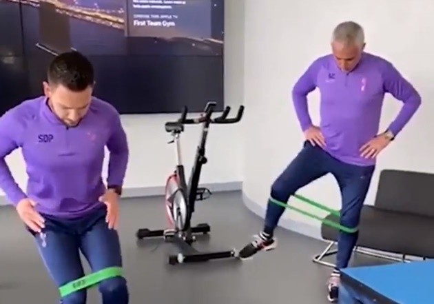 Jose Mourinho lead Tottenham virtual training session on exercise bike as stars self-isolate due to coronavirus - Bóng Đá