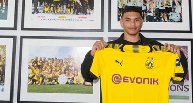 Nnamdi Collins: Dortmund's rapid defender who turned down Chelsea - Bóng Đá