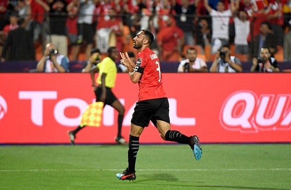 Man Utd stars Wan-Bissaka and Fosu-Mensah ordered to leave school training ground after trying to exercise in Cheshire - Bóng Đá