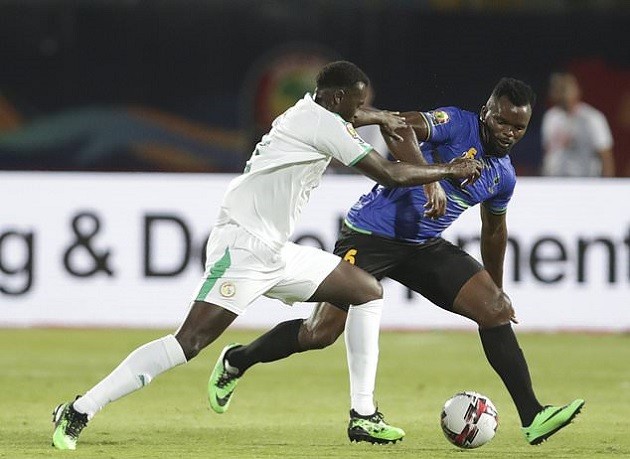 Senegal ra quân vắng Mane, fan nữ xinh như mộng có biểu cảm khó tin - Bóng Đá