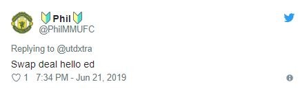 Chelsea stars to be warned over social distancing after Alonso and Kepa stand too close to fans while posing for photos - ảnh Chelsea - Bóng Đá