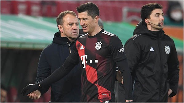 Đã rõ lý do Lewandowski bị thay ra sớm ở trận gặp Augsburg - Bóng Đá