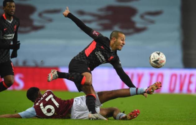 Đường chuyền thiên tài của Thiago dành cho Salah - Bóng Đá