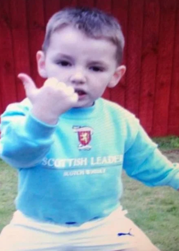 Chelsea’s Billy Gilmour left home aged 16, modelled for Burberry and copies heroes by watching ‘countless YouTube clips’ - Bóng Đá