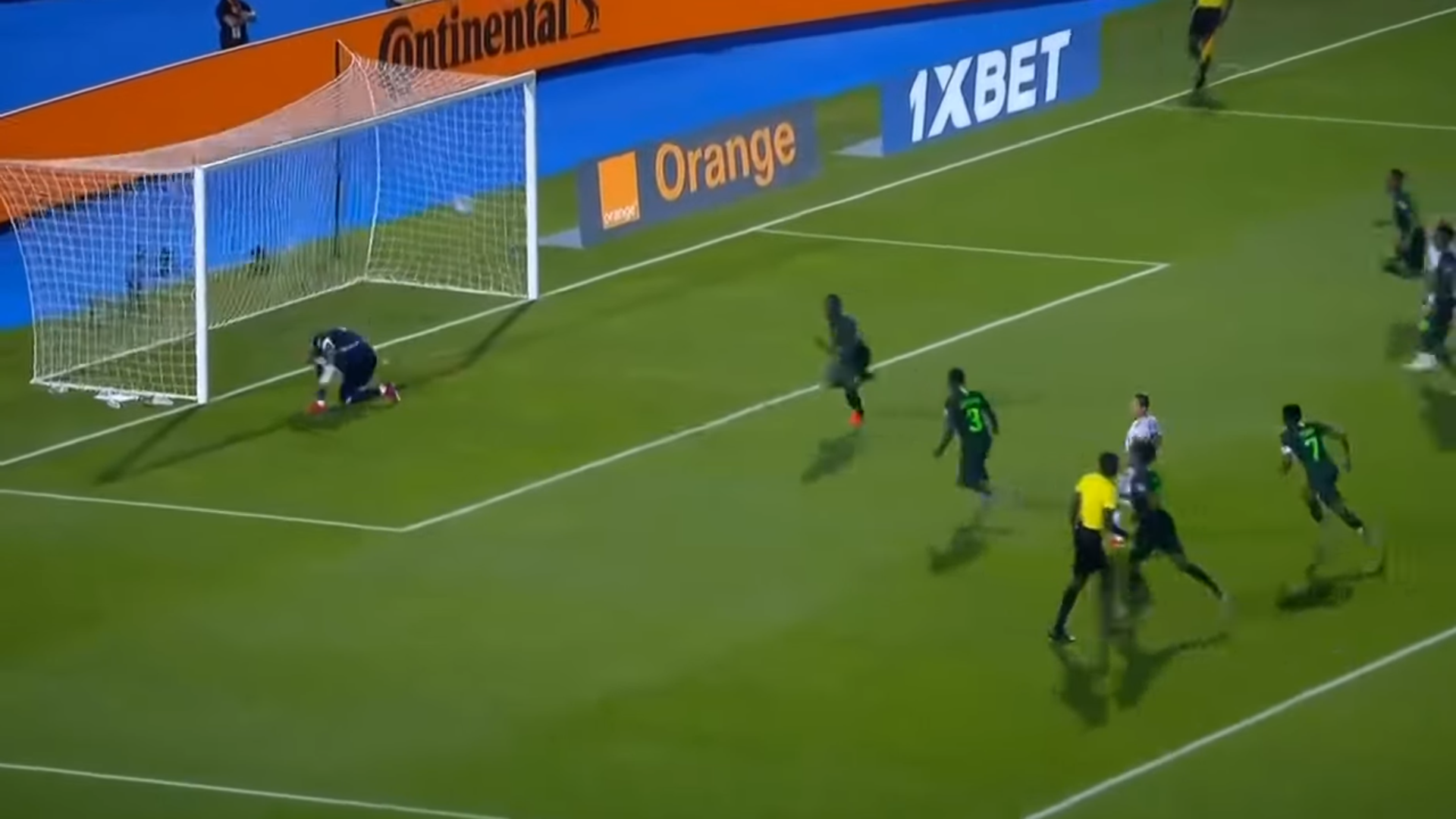 Mahrez lập siêu phẩm phút bù giờ, Algeria lọt vào chung kết CAN sau gần 30 năm - Bóng Đá