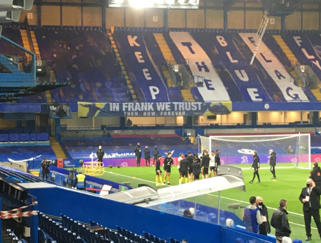 Tuchel walks out to ‘In Frank We Trust’ banner in first Chelsea game - Bóng Đá