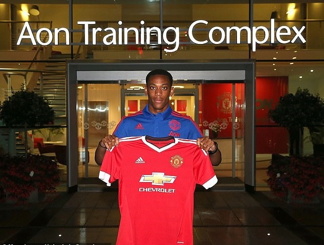 CHELSEA FANS REACT TO GILMOUR DISPLAY V GRIMSBY - Bóng Đá