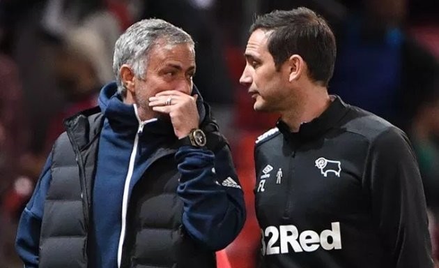 Lampard takes a run around Old Trafford - Bóng Đá