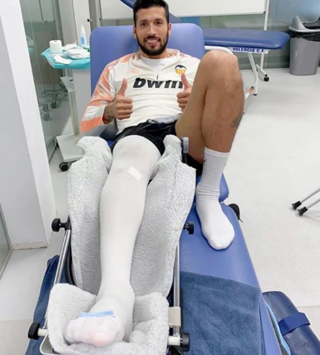 Ezequiel Garay and wife Tamara Gorro reveal heart-breaking agony of coronavirus diagnosis and isolation from their kids - Bóng Đá