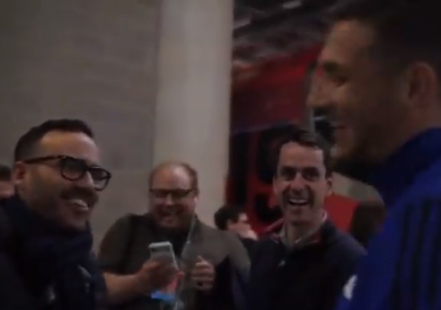 Dalot gặp James Robson - Bóng Đá