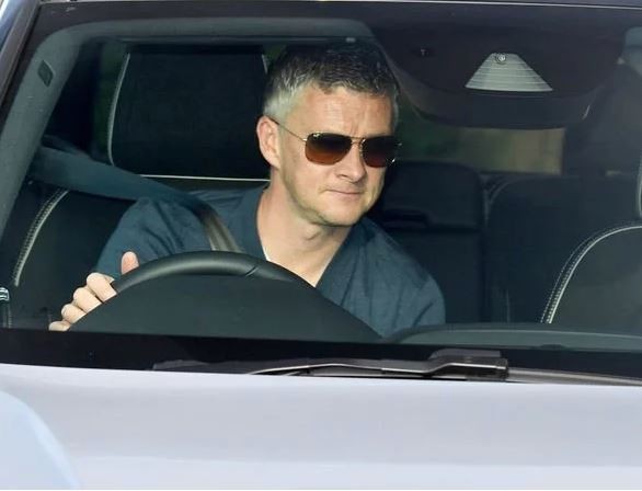 Arsenal boss Mikel Arteta made himself 'look stupid' with Mesut Ozil claim after Man City - Bóng Đá