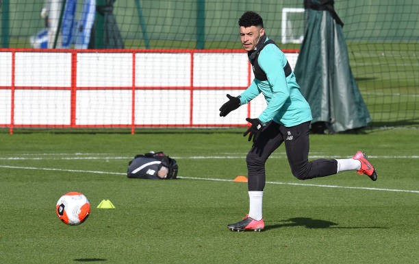 Warrior: Fred goes the extra mile to win back possession despite being fouled repeatedly by Fulham players - Bóng Đá