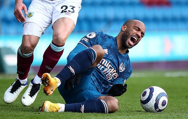 Sean Dyche nói về tình huống Lacazette đau đớn - Bóng Đá