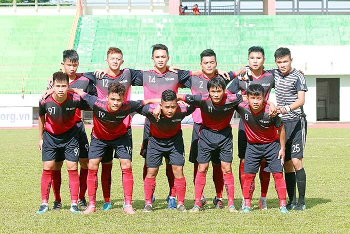 Phản ứng thái quá với trọng tài, 2 cầu thủ Tiền Giang nhận án phạt nặng từ VFF - Bóng Đá