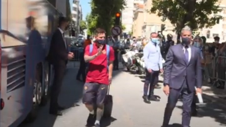 Messi receives rapturous welcome in Lisbon - Bóng Đá
