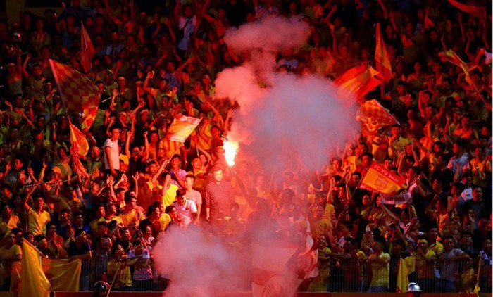 CĐV Nam Định phản đối việc CLB kêu gọi “ủng hộ” thủ phạm đốt pháo sáng - Bóng Đá