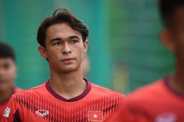 Tiền vệ gốc Pháp: 