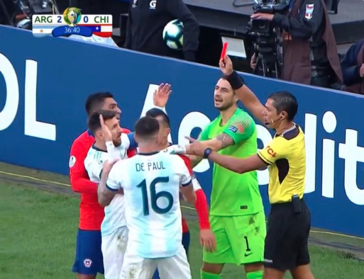 Ảnh Messi nhận thẻ đỏ - Bóng Đá