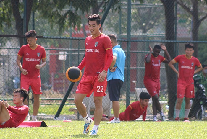 Tiến Linh bỏ sau lưng tai tiếng, hăng say tập luyện cùng B.Bình Dương - Bóng Đá