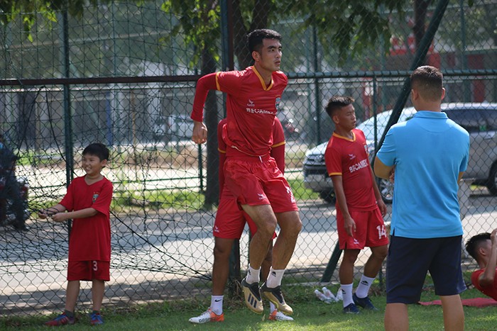 Tiến Linh bỏ sau lưng tai tiếng, hăng say tập luyện cùng B.Bình Dương - Bóng Đá