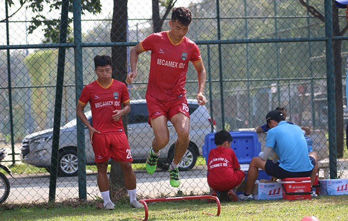 Tiến Linh bỏ sau lưng tai tiếng, hăng say tập luyện cùng B.Bình Dương - Bóng Đá