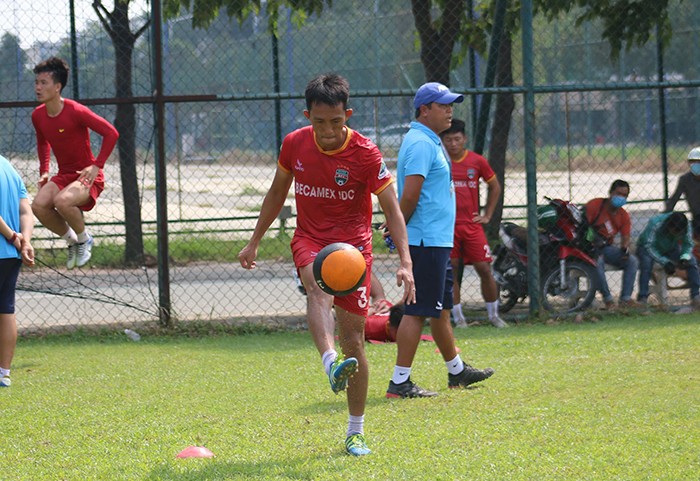 Tiến Linh bỏ sau lưng tai tiếng, hăng say tập luyện cùng B.Bình Dương - Bóng Đá