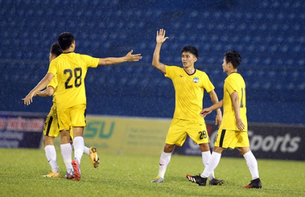 HAGL ký hợp đồng với 2 tân binh đầu tiên dưới thời Kiatisak - Bóng Đá