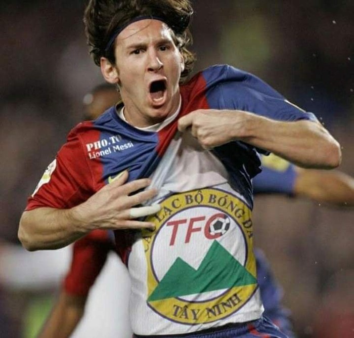 Bất ngờ với loạt ảnh chế Lionel Messi bỏ Barcelona về Việt Nam đá V-League - Bóng Đá