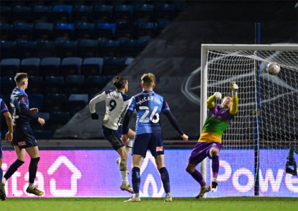 Ndombele biến 2 hậu vệ Wycombe thành gã hề, giúp Spurs thắng đậm - Bóng Đá