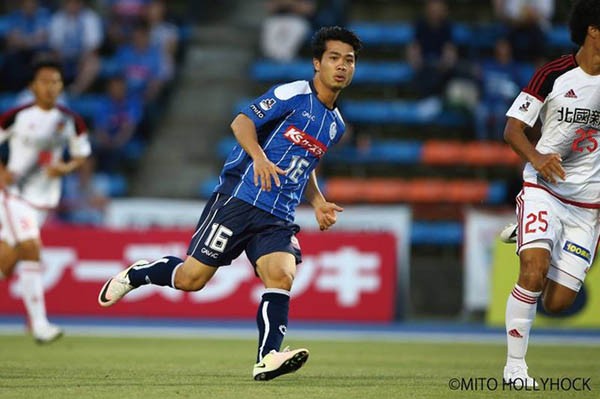 Trước Đặng Văn Lâm, cầu thủ Việt Nam sang Nhật thi đấu ra sao? - Bóng Đá