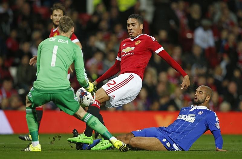 Manchester United give transfer update on Chris Smalling, Matteo Darmian and Marcos Rojo - Bóng Đá