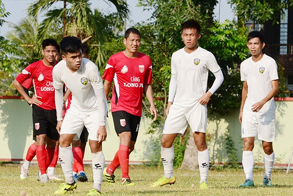 Anh Đức lập cú đúp, CLB Long An thắng đậm 