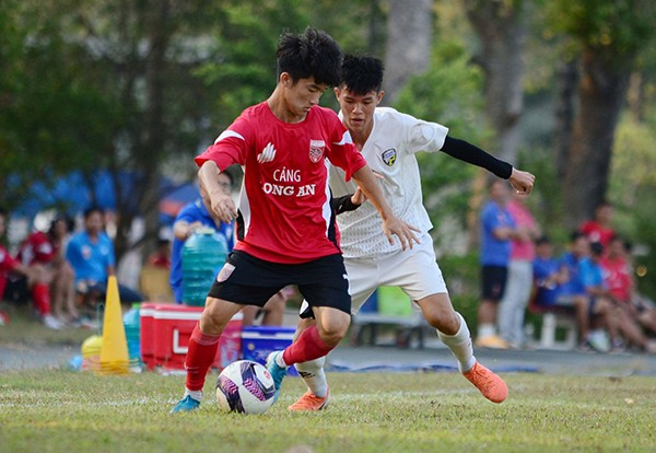 Anh Đức lập cú đúp, CLB Long An thắng đậm 