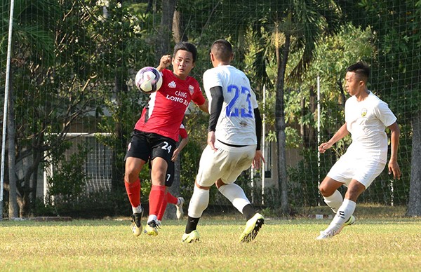 Anh Đức lập cú đúp, CLB Long An thắng đậm 