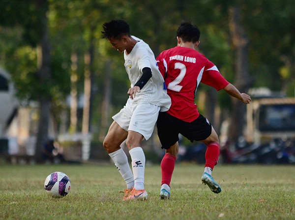 Anh Đức lập cú đúp, CLB Long An thắng đậm 