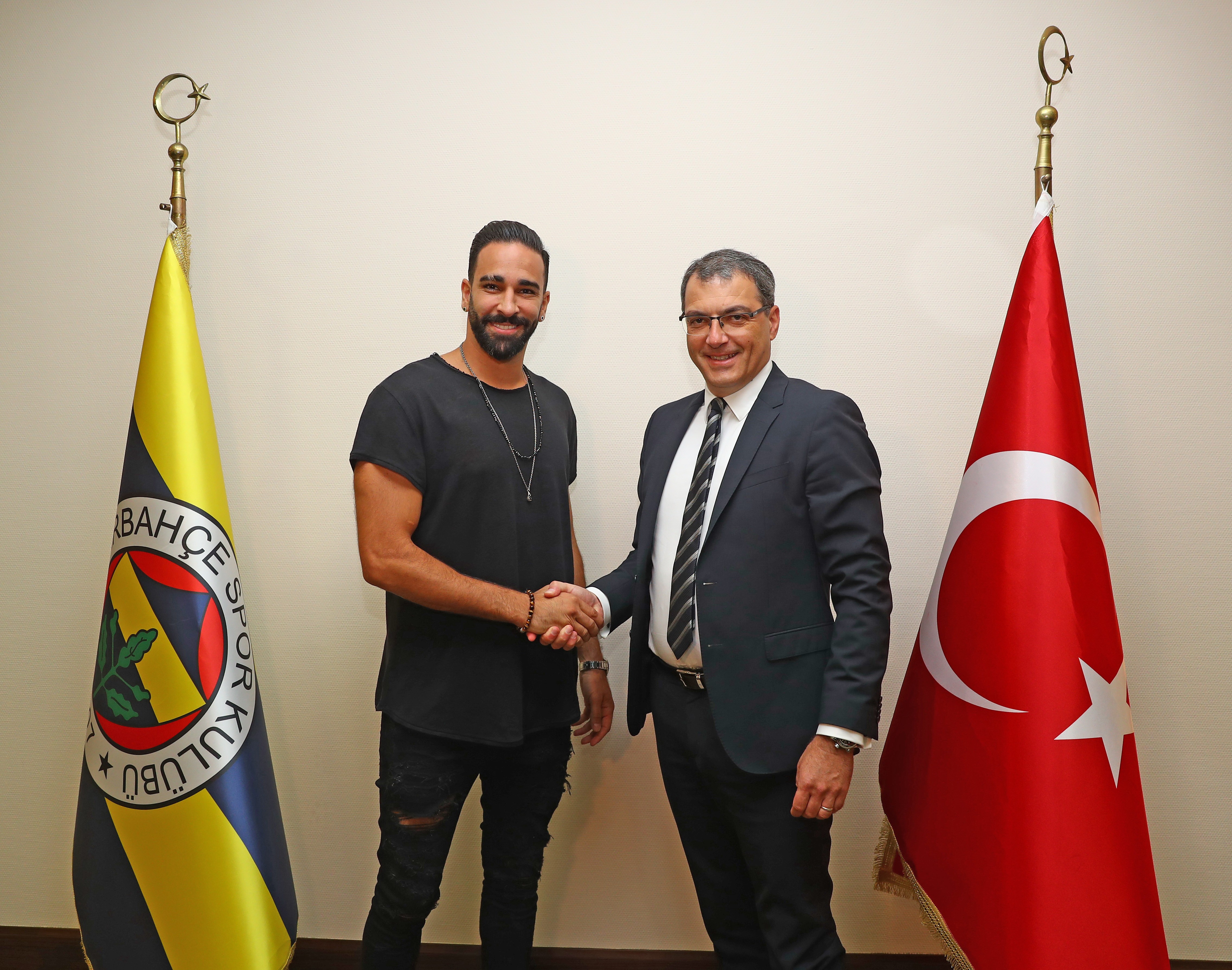 CHÍNH THỨC: Adil Rami gia nhập Fenerbahce - Bóng Đá