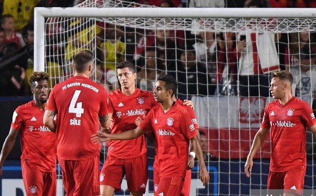 Đánh bại Bayern, Oezil trình làng kiểu đầu cực 