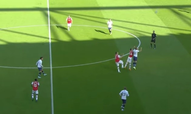 Arsenal và 10 tình huống dẫn đến bàn thua đáng buồn mùa này - Bóng Đá