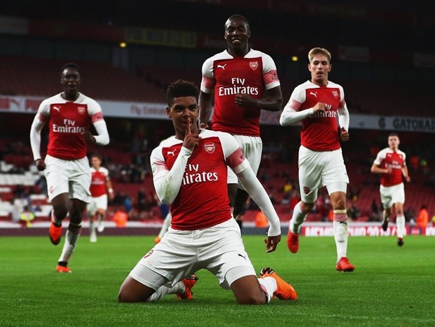 Neuer kiến tạo từ phần sân nhà, Bayern hoàn tất 