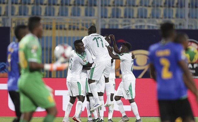 Senegal ra quân vắng Mane, fan nữ xinh như mộng có biểu cảm khó tin - Bóng Đá