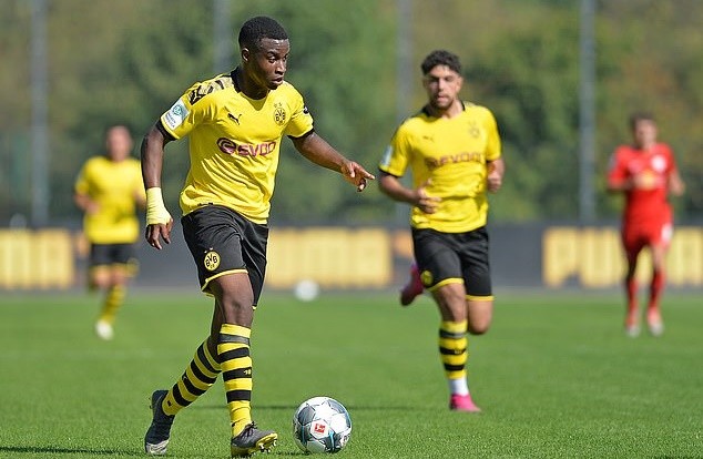 Chelsea's Pedro names only other defender who can match Virgil van Dijk - Bóng Đá